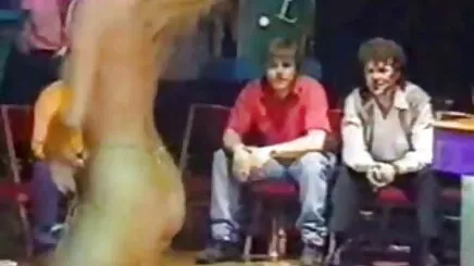 C-cup sarışın içinde siyah iç çamaşırı açık havada ve iki erkekler ile her Diğer ve altyazılı porno amatör sonra