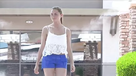 bir şaplak türkçe amatör liseli porno için eğildi