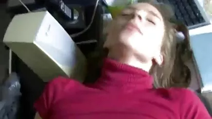 Amatör amator turkce sex cam üzerinde vibratör kullanır